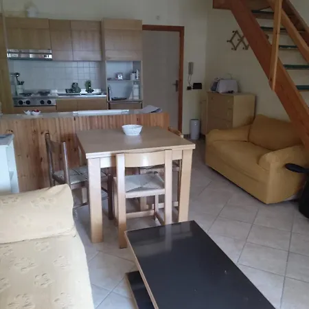 Su Due Livelli, 2 Da Letto E Camino Laceno